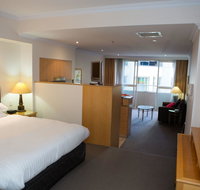 Bond 215 - Sydneys Hotel