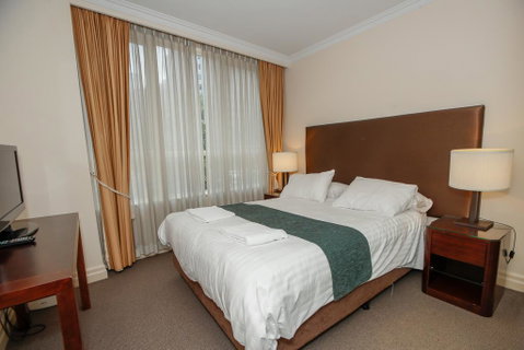 Bond 314 - Sydneys Hotel 1
