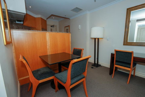 Bond 314 - Sydneys Hotel 2
