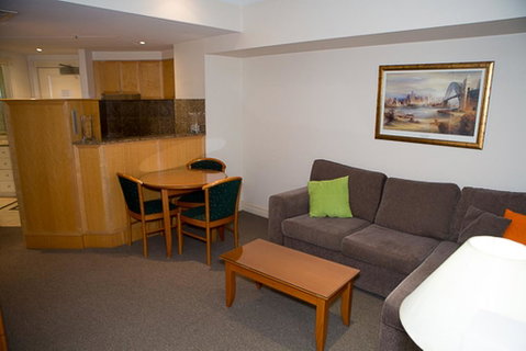 Bond 512 - Sydneys Hotel 1