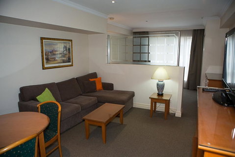 Bond 512 - Sydneys Hotel 2