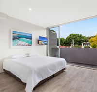 Bondi Beach Studio King Suite  Balcony - Sydneys Hotel