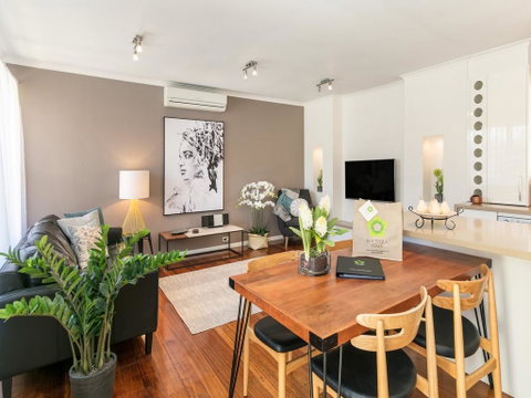 Boutique Stays - Sandy Breeze 3 - Sydneys Hotel 0