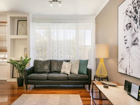 Boutique Stays - Sandy Breeze 3 - Sydneys Hotel 1