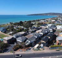 Brand new Peninsula Escape 100m to water - Sydneys Hotel