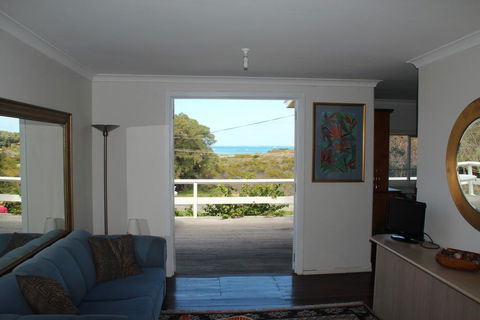 Brandis Beach House - Sydneys Hotel 1