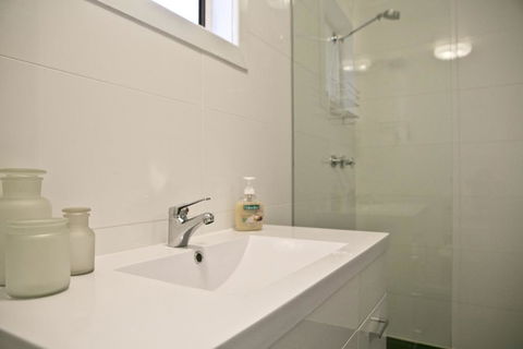 Breakaway Views Lia Place - Sydneys Hotel 3