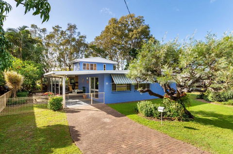 Bribie Beach House, Waterfront Directly Across The Road - Solander Esp, Banksia Beach - Sydneys Hotel 0