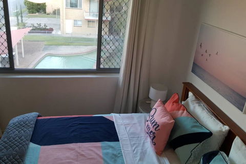 Bribie Beach King Bed Unit Overlooking Pool - Sydneys Hotel 3
