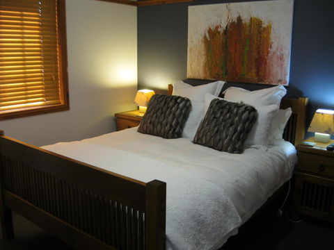 Brick Creek House - Sydneys Hotel 3