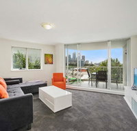 Bridge and Sails - Views of the Bridge and Opera House from this Executive 2BR Apartment in Darlinghurst - Sydneys Hotel