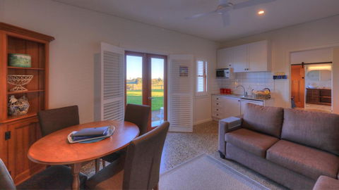 Bridle Guesthouse - Sydneys Hotel 0