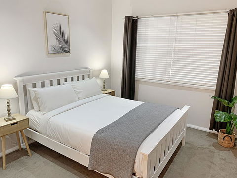 Bright 3-bedroom Apartment - Central Armidale - Sydneys Hotel 2