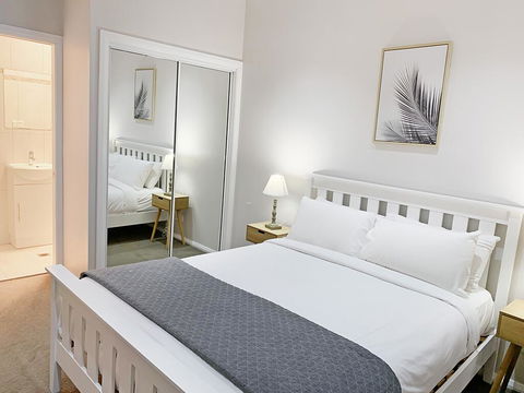 Bright 3-bedroom Apartment - Central Armidale - Sydneys Hotel 1