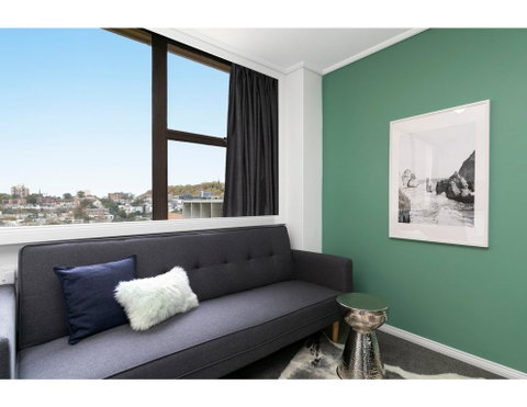 Bright, Modern Studio Steps From The Action - Sydneys Hotel 1