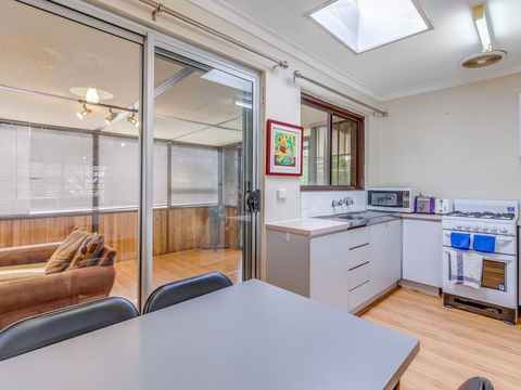 Bright, Neat & Convenient House - Sydneys Hotel 1
