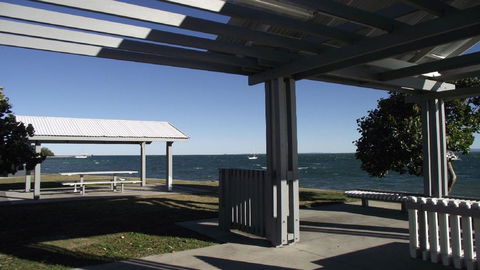 Bring The Family, Dog And The Boat To Welsby Pde, Bongaree - Sydneys Hotel 0