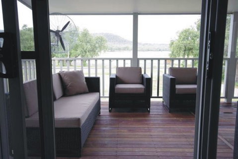 Broke Village Hideaway - Sydneys Hotel 2
