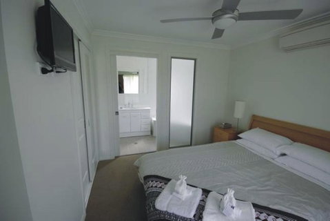 Broke Village Hideaway - Sydneys Hotel 1