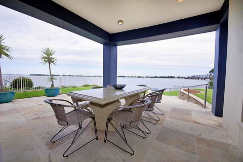 Brookwater- Waterfront On Lake Mulwala - Sydneys Hotel 2