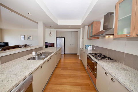 Brookwater- Waterfront On Lake Mulwala - Sydneys Hotel 3