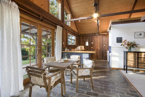 BROWNS COTTAGE - Sydneys Hotel 2