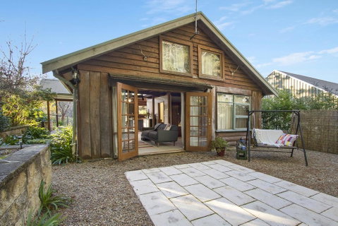 BROWNS COTTAGE - Sydneys Hotel 1