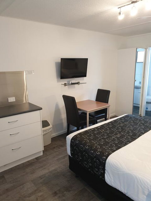 Budget On The Lake - Sydneys Hotel 0