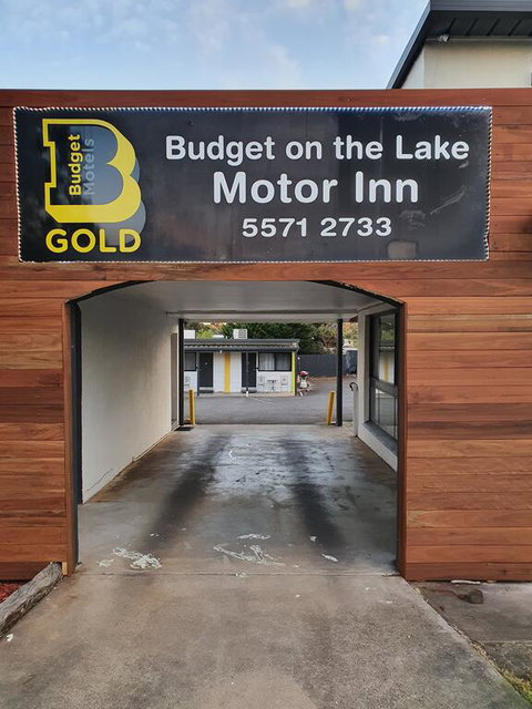 Budget On The Lake - Sydneys Hotel 1