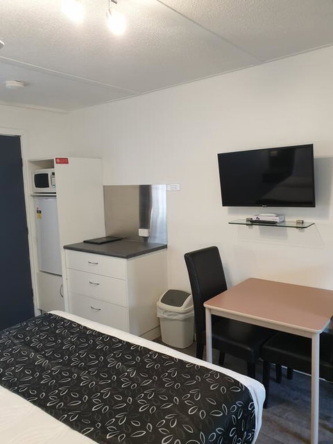 Budget On The Lake - Sydneys Hotel 2