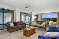 Book Newport Accommodation Vacations Sydneys Hotel Sydneys Hotel