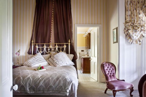 Burnbank - Sydneys Hotel 1