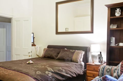 Burnbank - Sydneys Hotel 2