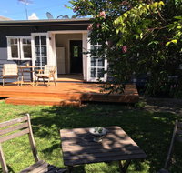 Burrill Lakeview Cottage - Sydneys Hotel