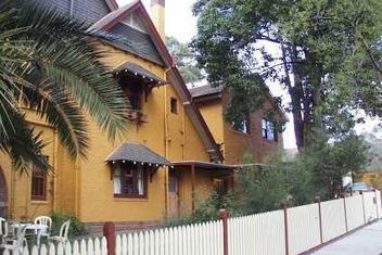 Burwood Bed And Breakfast with Sydneys Hotel