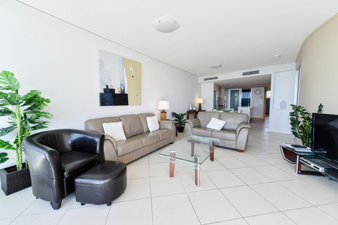 C Bargara Resort - Sydneys Hotel 1