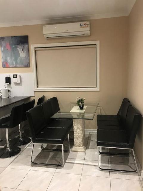 Cairnlea St Albans Townhouse - Sydneys Hotel 1