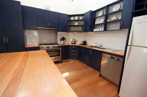 Cambroe - Sydneys Hotel 1