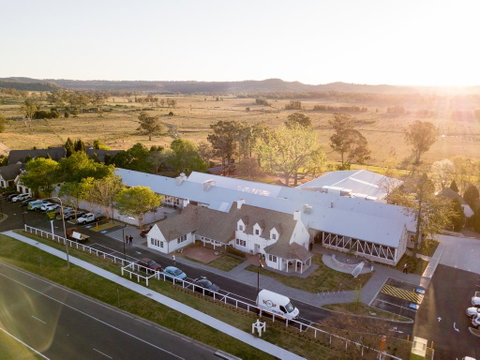 Camden Valley Inn - Sydneys Hotel 0