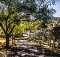 Capers Guesthouse Barn and Cottage - Sydneys Hotel