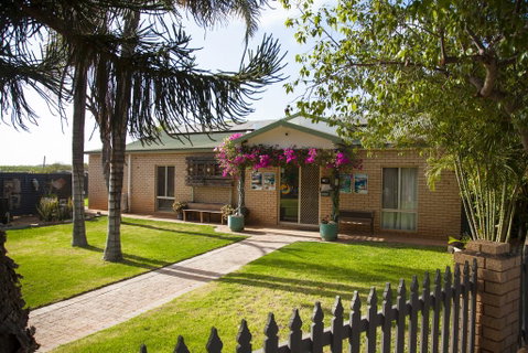 Capricorn Holiday Park - Sydneys Hotel 0