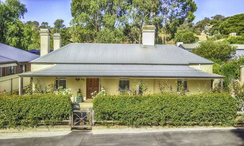 Captain Rodda's Cottage - Sydneys Hotel 0