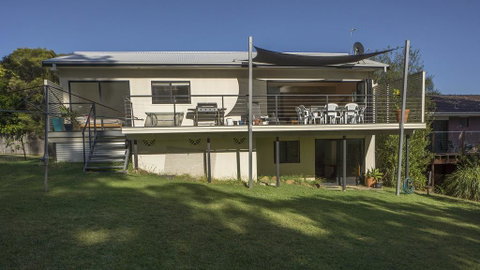 Carroll Ave 76 - Sydneys Hotel 2
