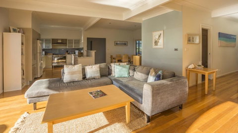 Carroll Ave 76 - Sydneys Hotel 1