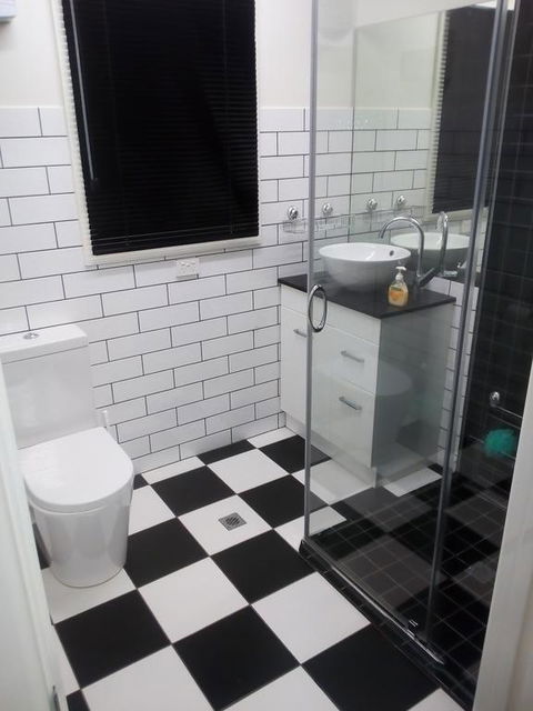 Cartledge Ave - Sydneys Hotel 0