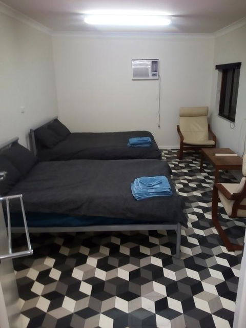 Cartledge Ave - Sydneys Hotel 2