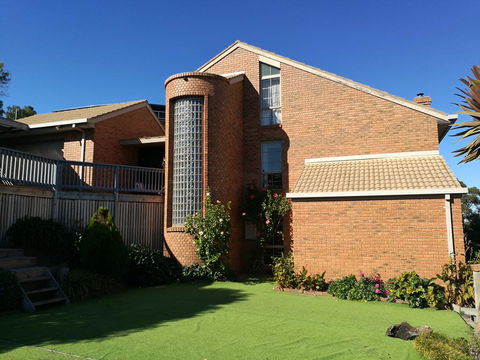 Castle Stay At Lakes Entrance - Sydneys Hotel 0