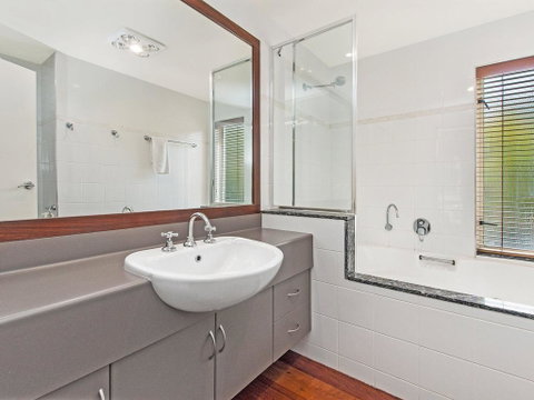 CASTWOOD VILLA No. 1 - Sydneys Hotel 3