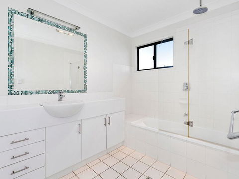 Casuarina Escape - Sydneys Hotel 1