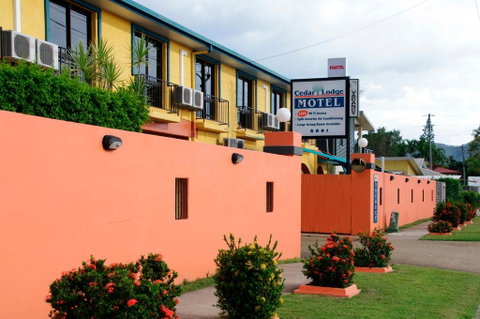 Cedar Lodge Motel - Sydneys Hotel 0